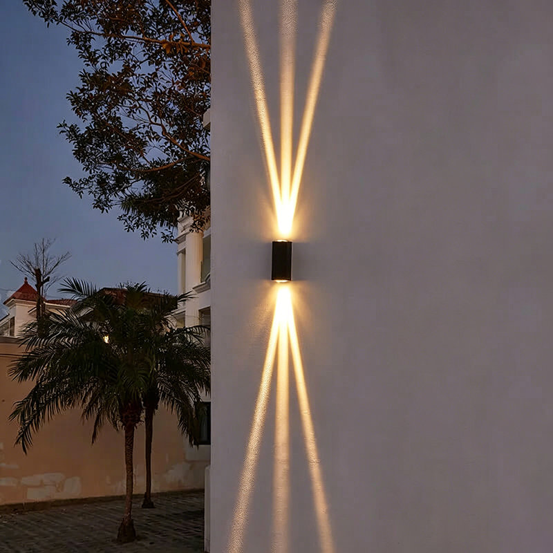 Outdoor Wall Light in large triple beam 12w